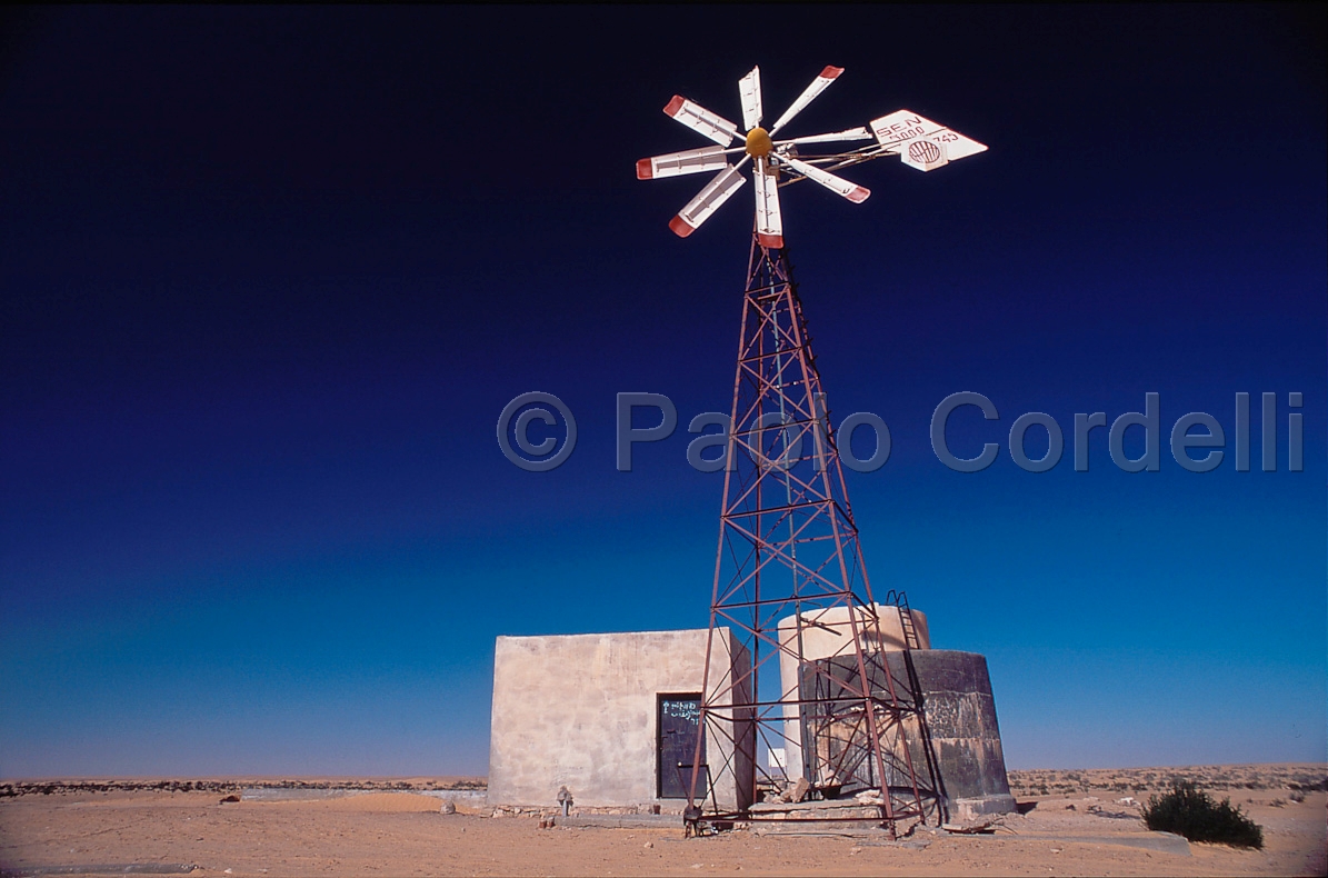 Water-pumping windmill, Tunisia
 (cod:Tunisia 17)